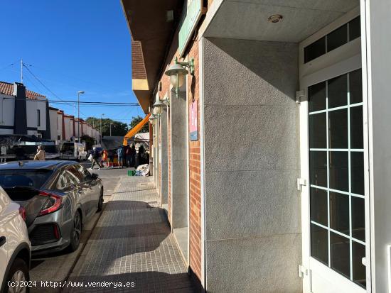 Local comercial en fucionamiento y con licencia en Los Belones - MURCIA