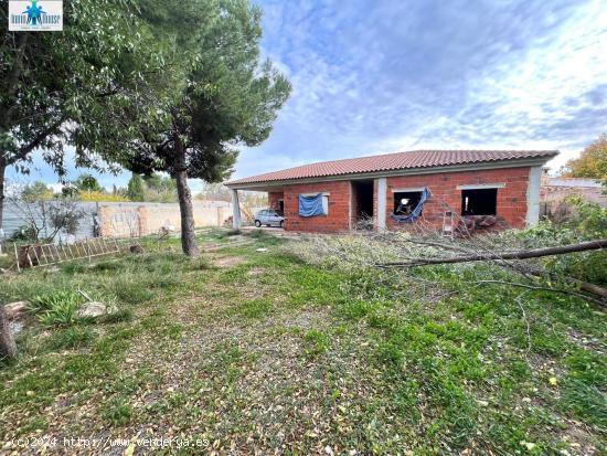  SE VENDE TERRENO DE 2900 METROS CON 3 PROPIEDADES ( CASAS VIEJAS ) - ALBACETE 