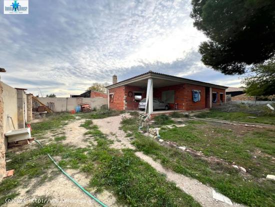 SE VENDE TERRENO DE 2900 METROS CON 3 PROPIEDADES ( CASAS VIEJAS ) - ALBACETE