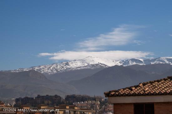 Ático de 141 m2, garaje y trastero en Alminares con grandes vistas panorámicas. Piscina comunitari