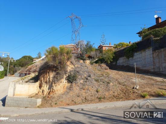 ¡Oportunidad  única en el Papiol: Terreno con vistas en el Parque Natural de Collserola! - BARCELO