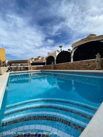 Villa en venta en San Miguel de Salinas (Alicante)