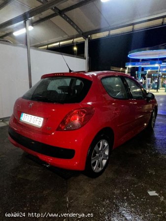 Peugeot 207 1.6 VTi 120 SPORT de 2009 con 212.000 Km por 2.000 EUR. en Barcelona