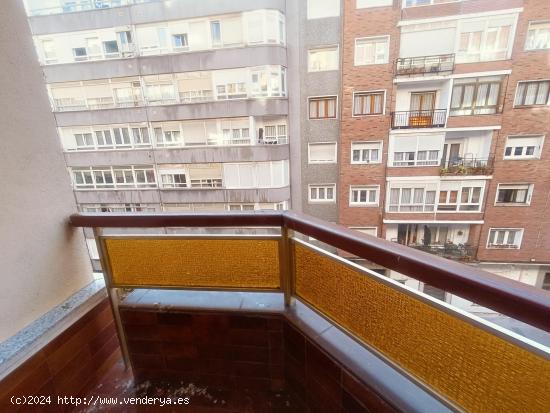 Se alquila piso de 4 habitaciones, 2 baños y plaza de garaje en la calle  Floranes - CANTABRIA