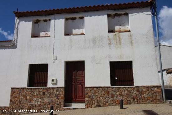 Casa de esquina en Alange con patio y cochera! - BADAJOZ