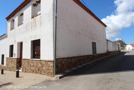 Casa de esquina en Alange con patio y cochera! - BADAJOZ