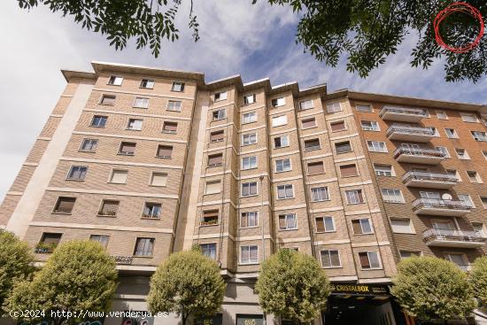 Pamplona (Zona Milagrosa): Piso 4ª altura de 4 dormitorios de origen, 2 baños, despensa y trastero