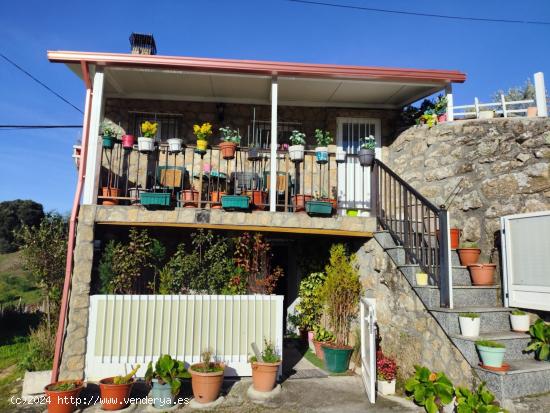 ¡Descubre el encanto de la vida rural con esta impresionante casa de piedra construida en 1890. - O