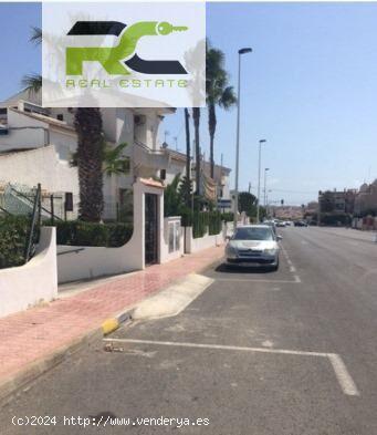 SE VENDE PLAZA DE GARAJE  CERRADO AVENIDA PARIS, TORREVIEJA - ALICANTE