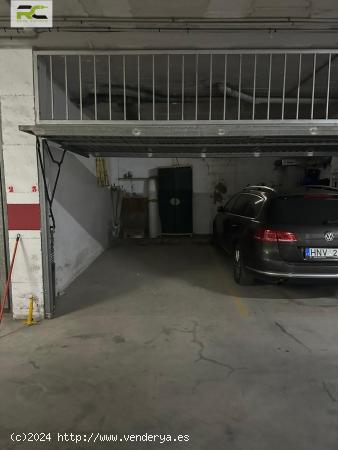 SE VENDE PLAZA DE GARAJE  CERRADO AVENIDA PARIS, TORREVIEJA - ALICANTE