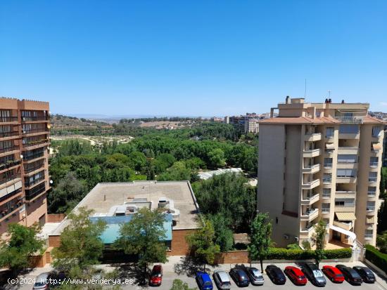 Pleno centro pisazo,con garaje,trastero y amplísima terraza !!! - CACERES