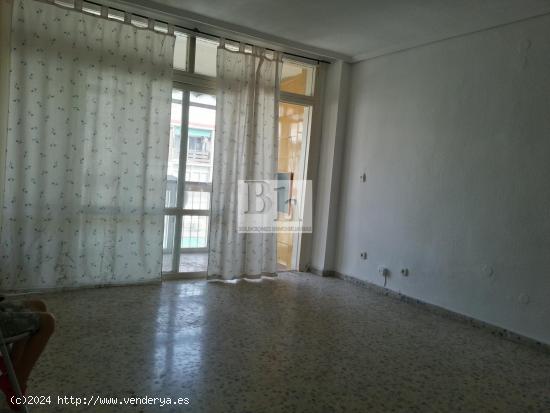 BLANHOGAR VENDE ESTUPENDO PISO EN PERCHEL SUR - MALAGA