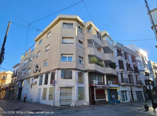  LOCAL COMERCIAL EN PLENO CENTRO DE LA LINEA - CADIZ 