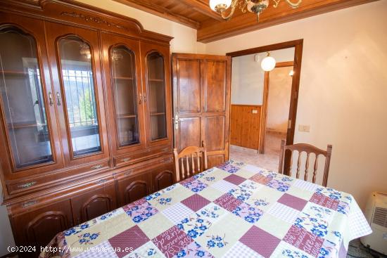 SE VENDE CASA CON GRAN FINCA PARA ENTRAR A VIVIR EN TRABADA LUGO (BARRIO O PARLADOIRO) - LUGO