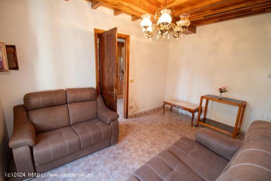 SE VENDE CASA CON GRAN FINCA PARA ENTRAR A VIVIR EN TRABADA LUGO (BARRIO O PARLADOIRO) - LUGO