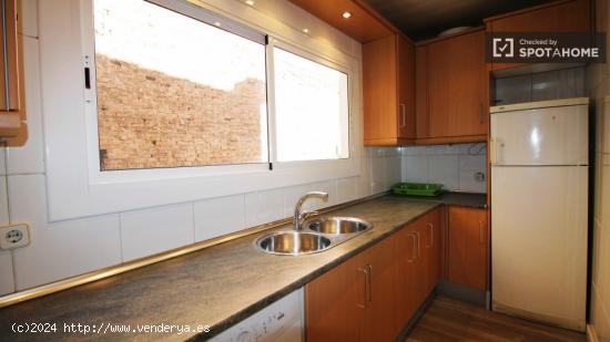 Elegante apartamento de 2 dormitorios cerca de la playa en Poblenou - BARCELONA