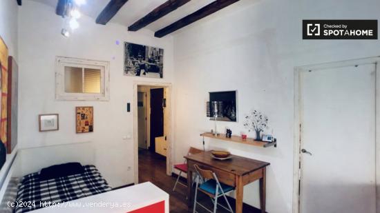 Céntrico apartamento de 1 dormitorio con AC, cerca de Plaza Catalunya - BARCELONA