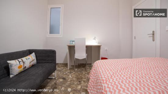 Encuentra habitación con llave independiente en piso compartido, Eixample - VALENCIA