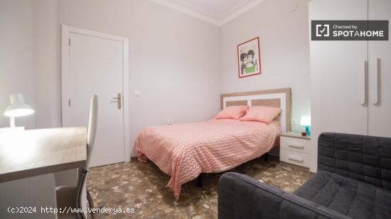 Encuentra habitación con llave independiente en piso compartido, Eixample - VALENCIA