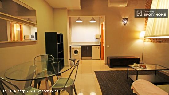 Elegante apartamento de 1 dormitorio con balcón en el barrio de Gràcia - BARCELONA