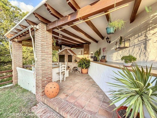 Finca en venta en Torrox (Málaga)