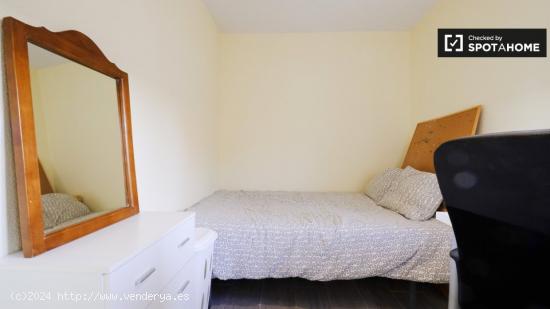 Amplia habitación con cama doble en alquiler en Getafe - MADRID