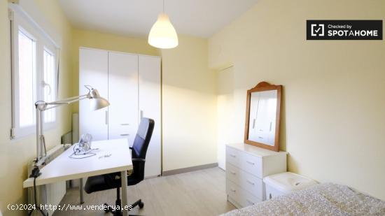 Amplia habitación con cama doble en alquiler en Getafe - MADRID