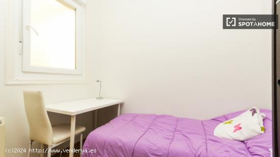 Habitación grande con escritorio en piso compartido, Puerta del Sol - MADRID