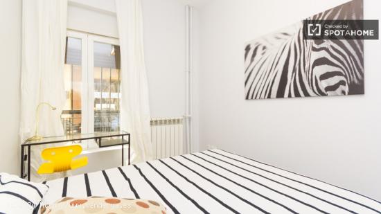 Relajante habitación con A / C en un apartamento de 6 dormitorios, Salamanca - MADRID