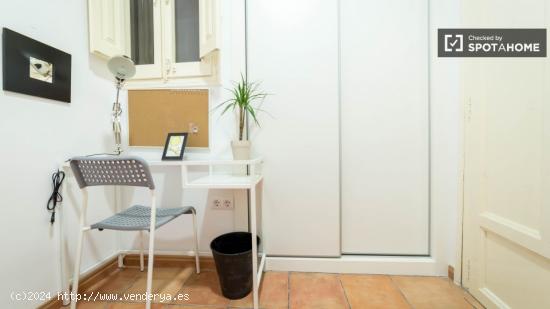 Vivienda con escritorio en piso compartido, Eixample. - VALENCIA