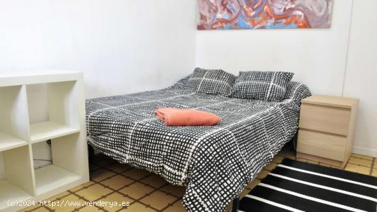  Habitación acogedora con cama doble en alquiler en el Eixample - BARCELONA 