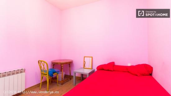 Funky room en apartamento de 3 dormitorios en Chueca - MADRID