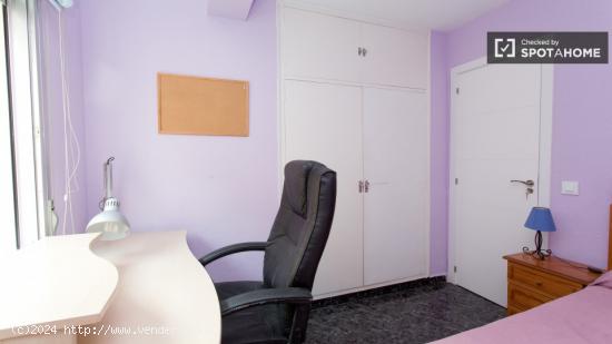 Habitación acogedora con llave independiente en apartamento de 3 dormitorios, Carabanchel - MADRID