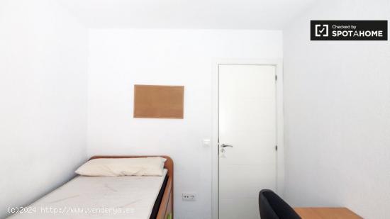 Habitación confortable con llave independiente en apartamento de 3 dormitorios, Carabanchel - MADRI