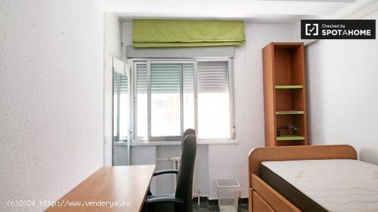 Habitación confortable con llave independiente en apartamento de 3 dormitorios, Carabanchel - MADRI