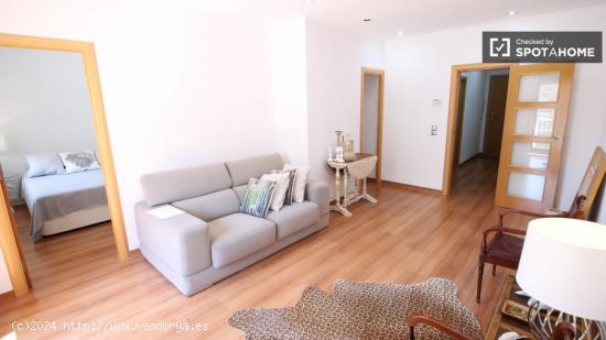 Encantador apartamento de 80 m2, 2 dormitorios con balcón en alquiler junto al mar en la Barcelonet