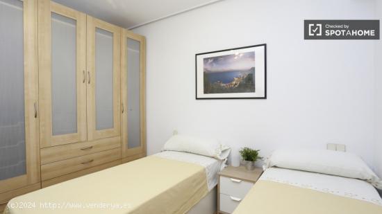 Habitación íntima con escritorio en el apartamento de 5 dormitorios, Retiro. - MADRID