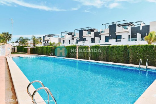 Chalet en venta en Pilar de la Horadada (Alicante)