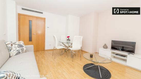 Moderno apartamento de 2 dormitorios con balcón en alquiler - Ciutat Vella, Valencia - VALENCIA