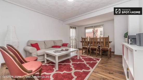 Amplia habitación con escritorio en piso de 3 habitaciones, Quatre Carreres - VALENCIA