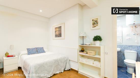 Muy bien decorado apartamento tipo estudio con aire acondicionado en alquiler en Salamanca - MADRID