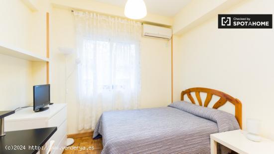 Amplio apartamento estudio con aire acondicionado en alquiler en Malasaña - MADRID