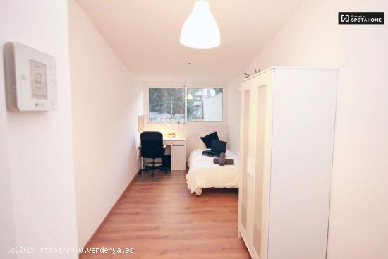  Habitación luminosa con aire acondicionado en apartamento compartido, Eixample - BARCELONA 