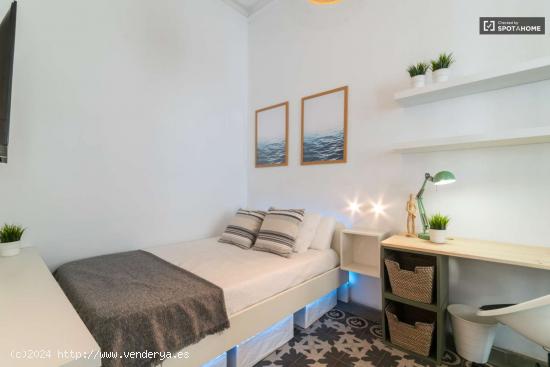  Habitación acogedora en un apartamento de 7 dormitorios en el Eixample, Barcelona - BARCELONA 