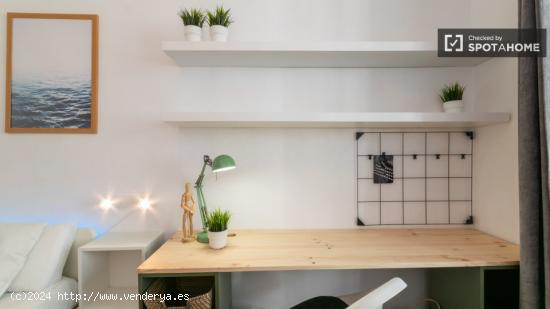 Habitación acogedora en un apartamento de 7 dormitorios en el Eixample, Barcelona - BARCELONA