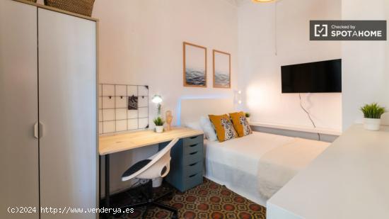 Habitación acogedora en un apartamento de 7 dormitorios en el Eixample, Barcelona - BARCELONA