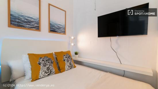 Habitación acogedora en un apartamento de 7 dormitorios en el Eixample, Barcelona - BARCELONA