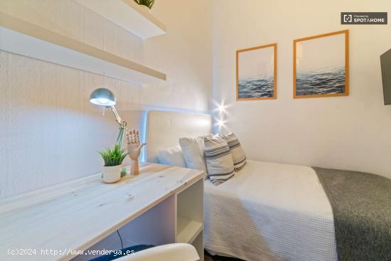  Habitación acogedora en un apartamento de 7 dormitorios en el Eixample, Barcelona - BARCELONA 