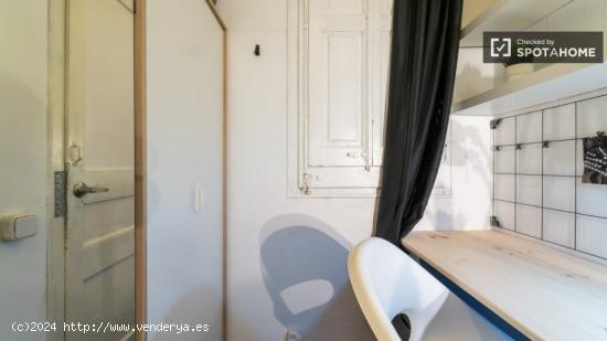 Habitación acogedora en un apartamento de 7 dormitorios en el Eixample, Barcelona - BARCELONA