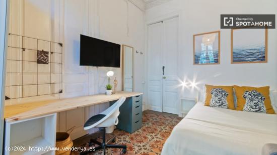 Habitación amueblada con llave independiente en el apartamento de 7 dormitorios, Eixample - BARCELO